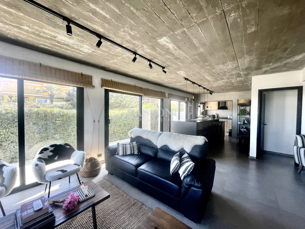 Casa ID.4995 - Alquiler  primera linea de montoya