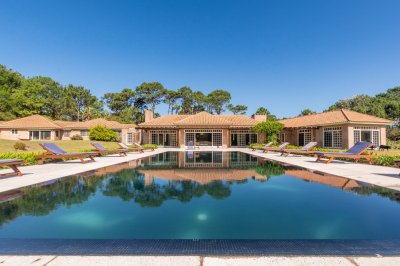 Venta, Residencia en barrio Lugano, 9 Dormitorios