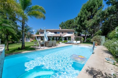 Venta, Espectacular Residencia en Barrio Privado, La Arbolada  
