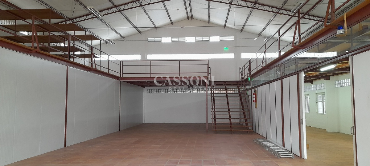 Local Comercial ID.822 - Alquiler Depósito de 704 m2 en Zona Punta Shooping