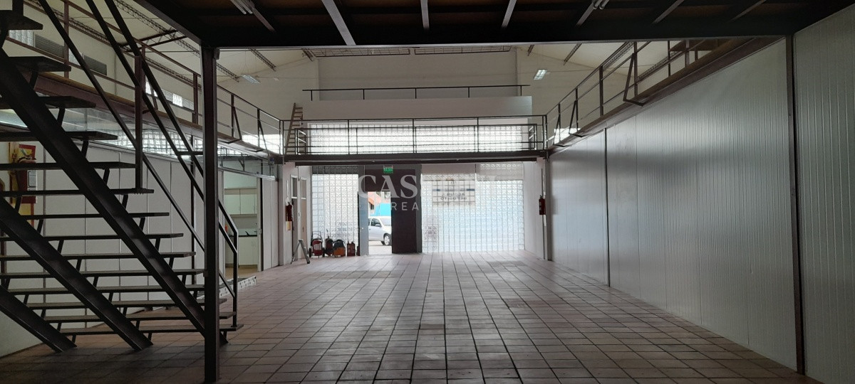 Local Comercial ID.822 - Alquiler Depósito de 704 m2 en Zona Punta Shooping