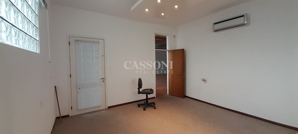 Local Comercial ID.822 - Alquiler Depósito de 704 m2 en Zona Punta Shooping