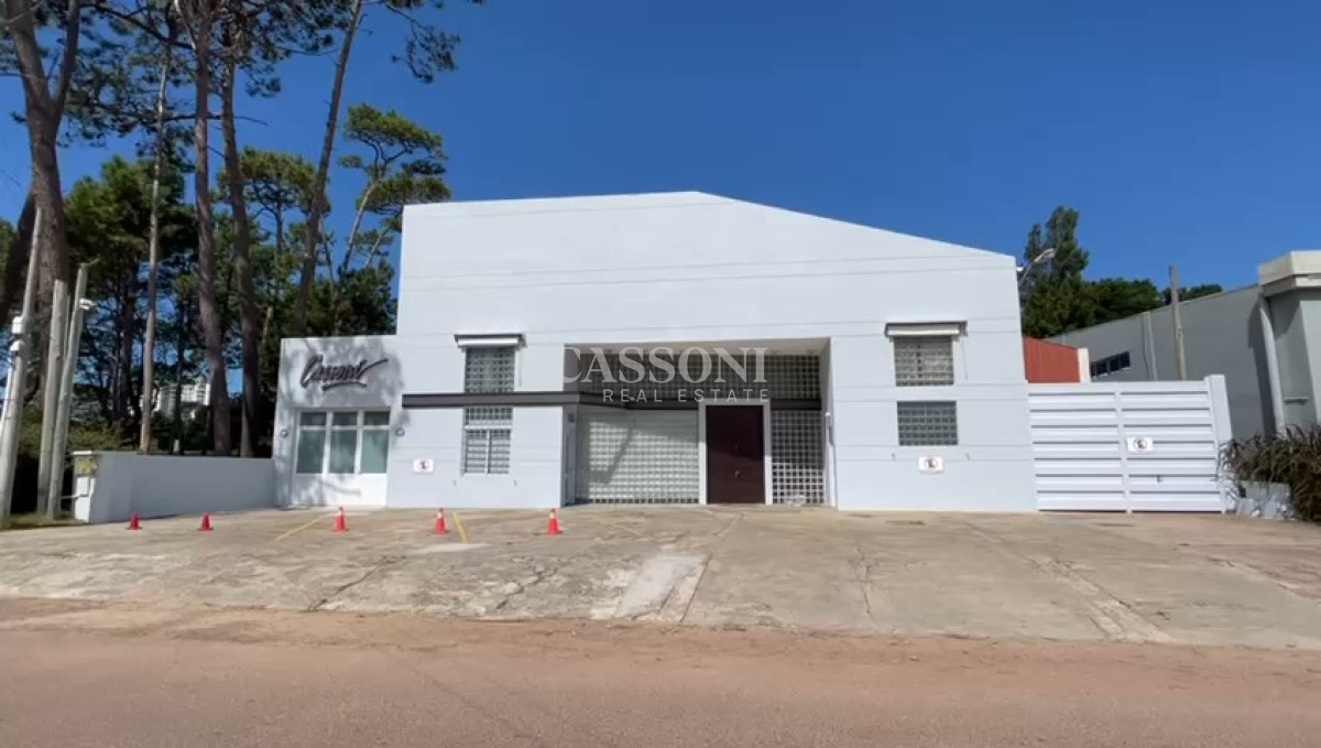 Local Comercial ID.822 - Alquiler Depósito de 704 m2 en Zona Punta Shooping