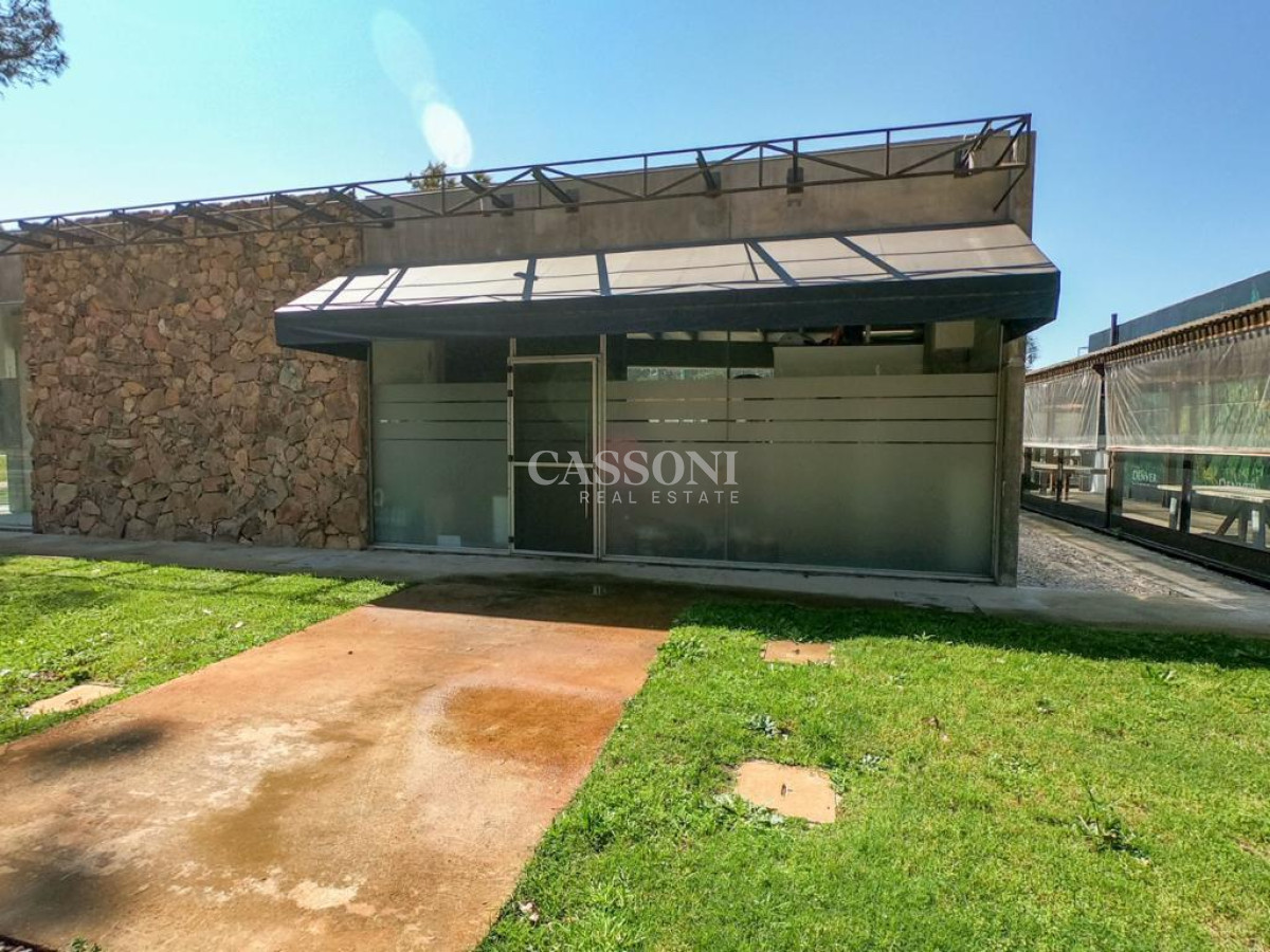 Local Comercial ID.106 - Alquiler o Venta de Local en Solanas