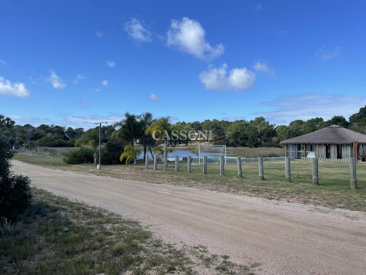 Terreno ID.4913 - Espacio y Diseño en un Barrio Exclusivo