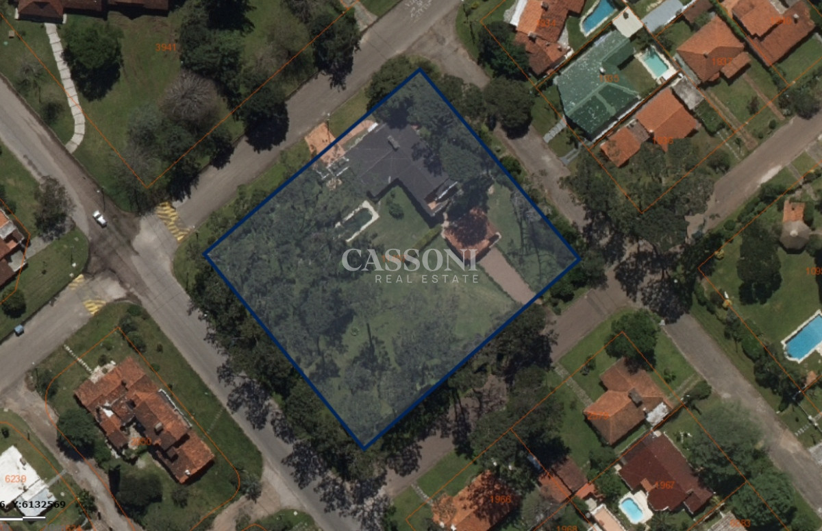 Terreno ID.1611 - Venta Manzana Entera con Casa, Proyecto Aprobado para Edificio