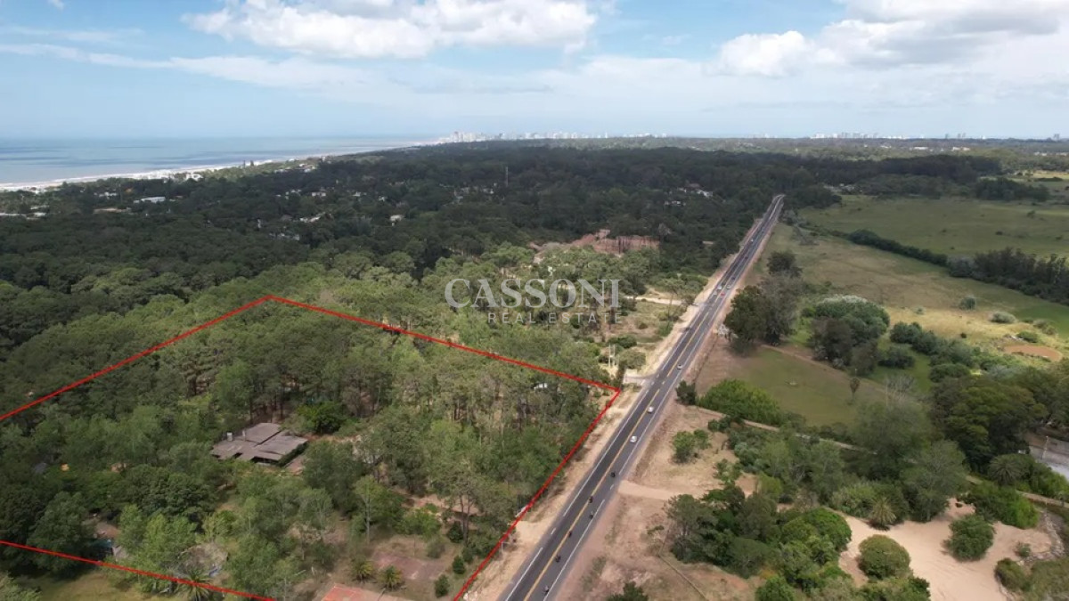 Terreno ID.4700 - Lote para Desarrollo en El Placer y 30 Brava