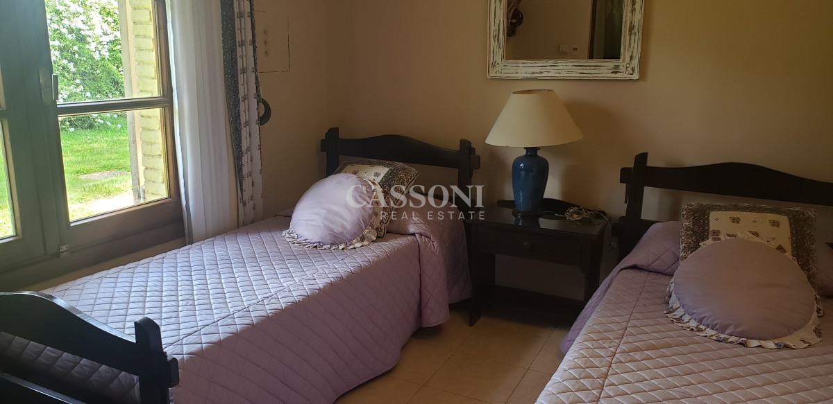 Terreno ID.1611 - Venta Manzana Entera con Casa, Proyecto Aprobado para Edificio