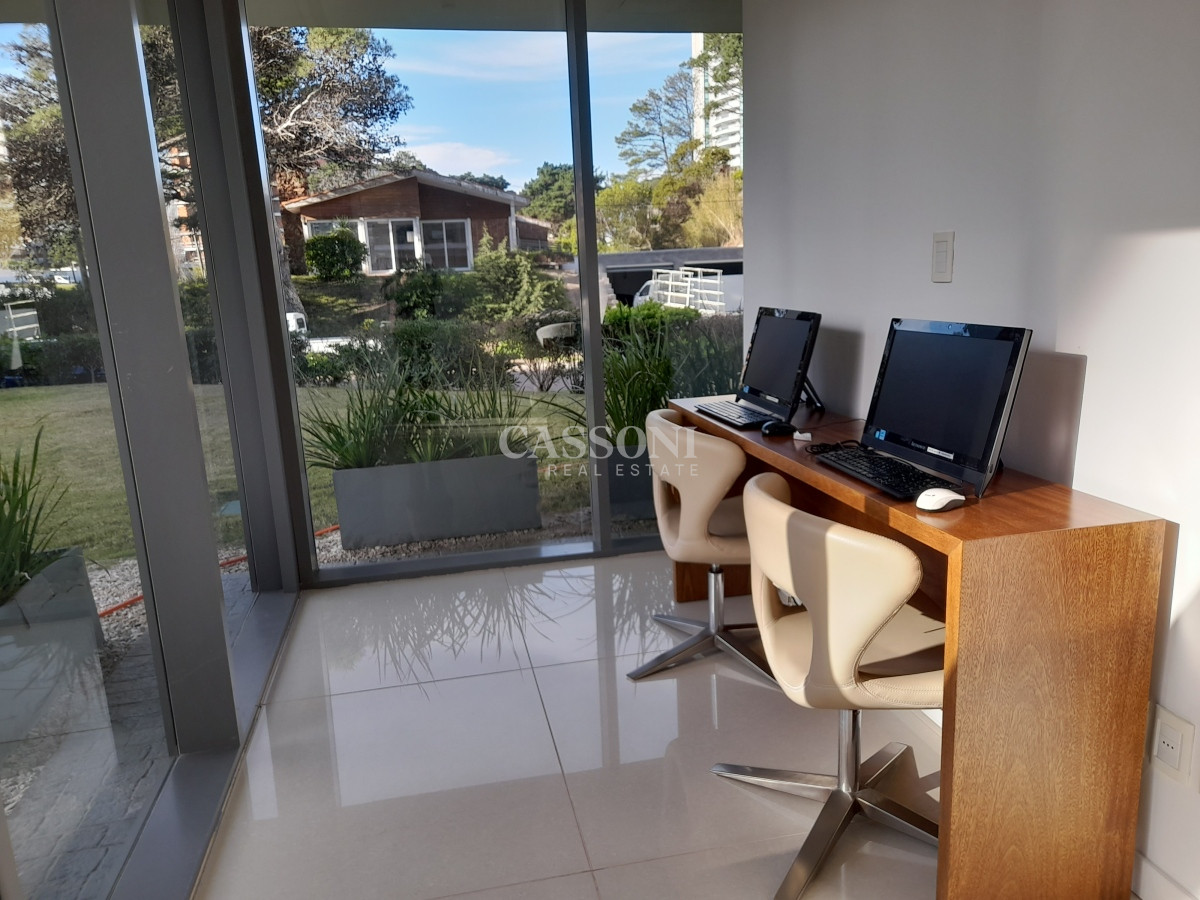Apartamento ID.1382 - Alquiler Monoambiente, A 100 mts de pda. 6 Playa Brava, Chronos