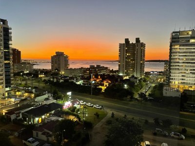 Apartamento 2 dormitorios a pasos de la playa mansa