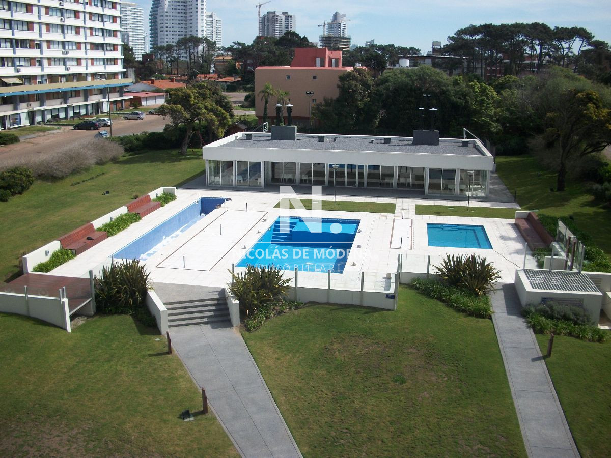 Apartamento, Playa Brava 3 dormitorios y 3 baños 