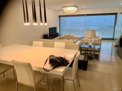 Apartamento Penthouse de 2 dormitorios en venta en Playa Brava
