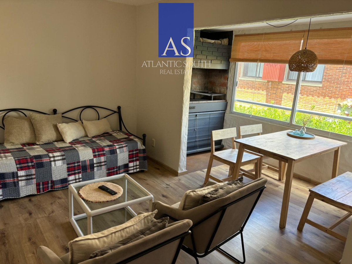 Apartamento ID.4743 - Apartamento 1 dormitorio y medio con parrillero y cochera en Península Punta del Este