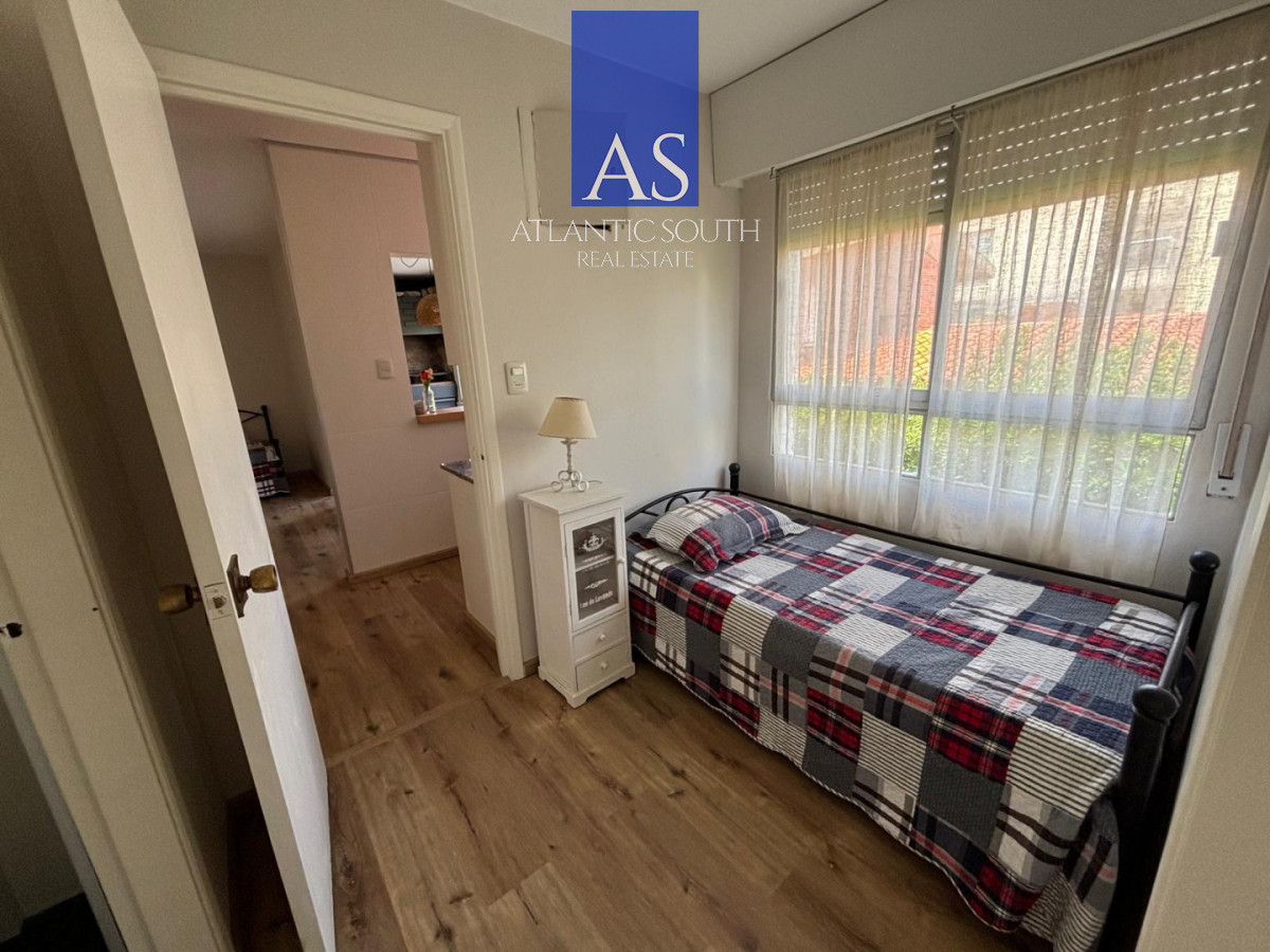 Apartamento ID.4743 - Apartamento 1 dormitorio y medio con parrillero y cochera en Península Punta del Este