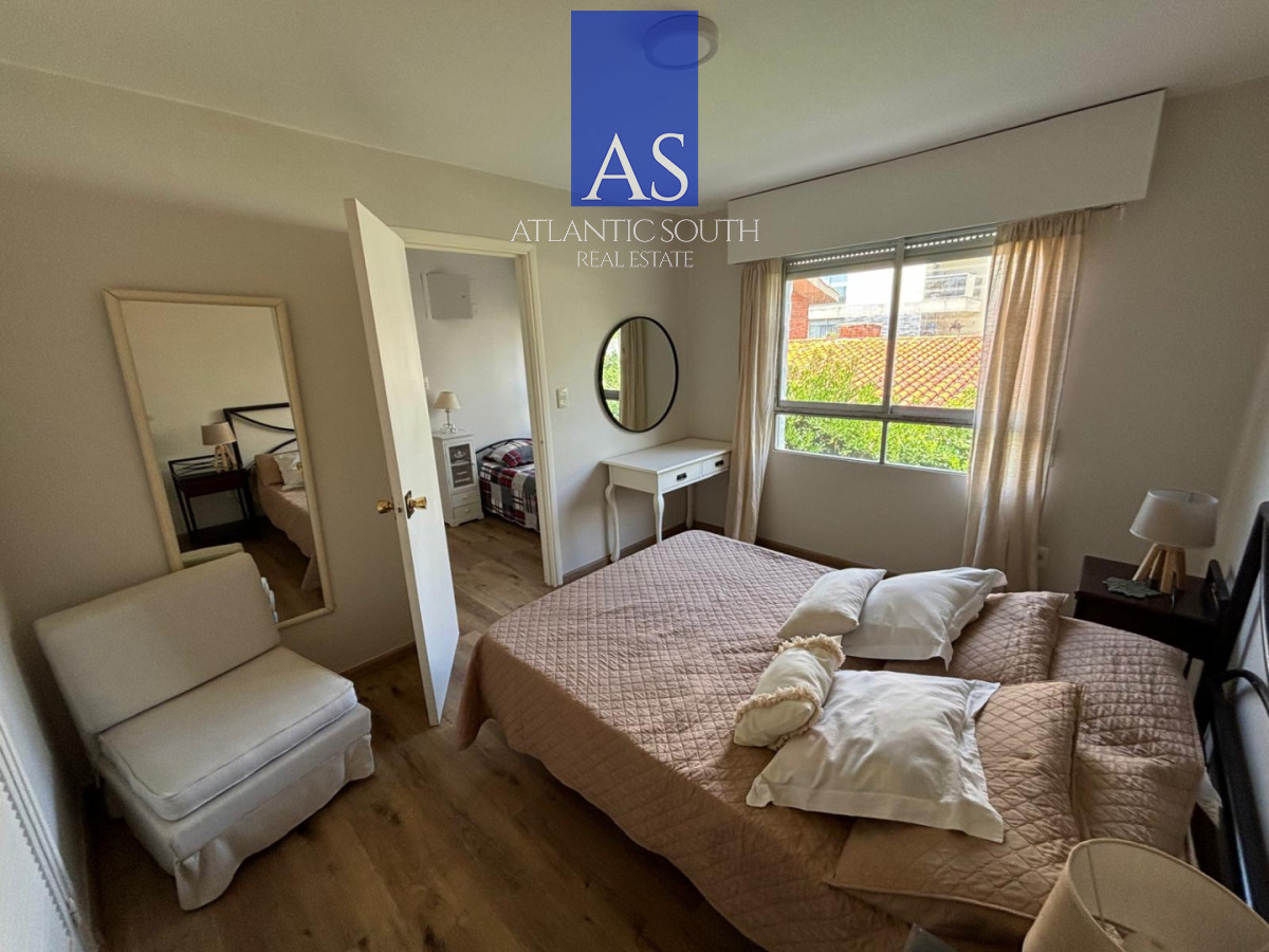 Apartamento ID.4743 - Apartamento 1 dormitorio y medio con parrillero y cochera en Península Punta del Este