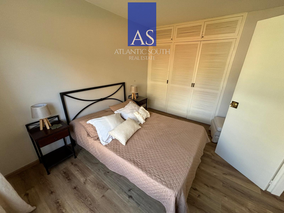 Apartamento ID.4743 - Apartamento 1 dormitorio y medio con parrillero y cochera en Península Punta del Este