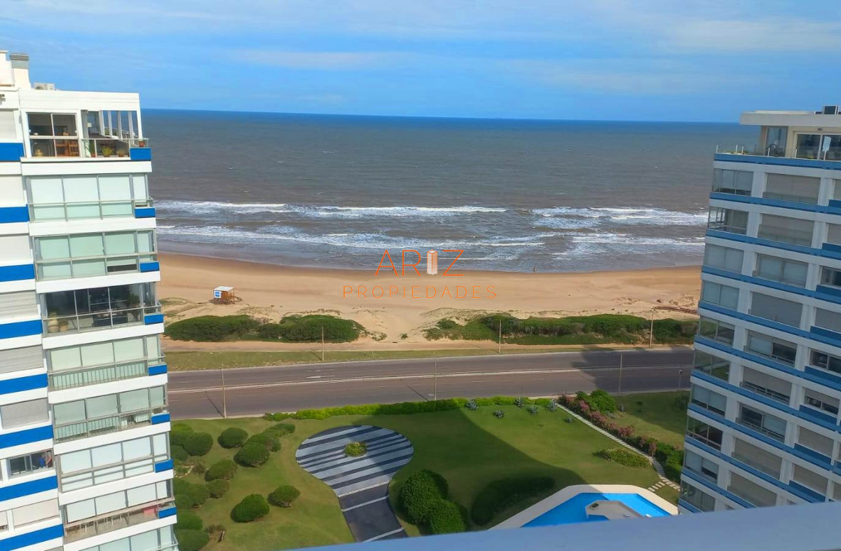 Apartamento ID.2268 - VENTA OPORTUNIDAD Pent House 2 dormitorios frente al mar Playa Brava