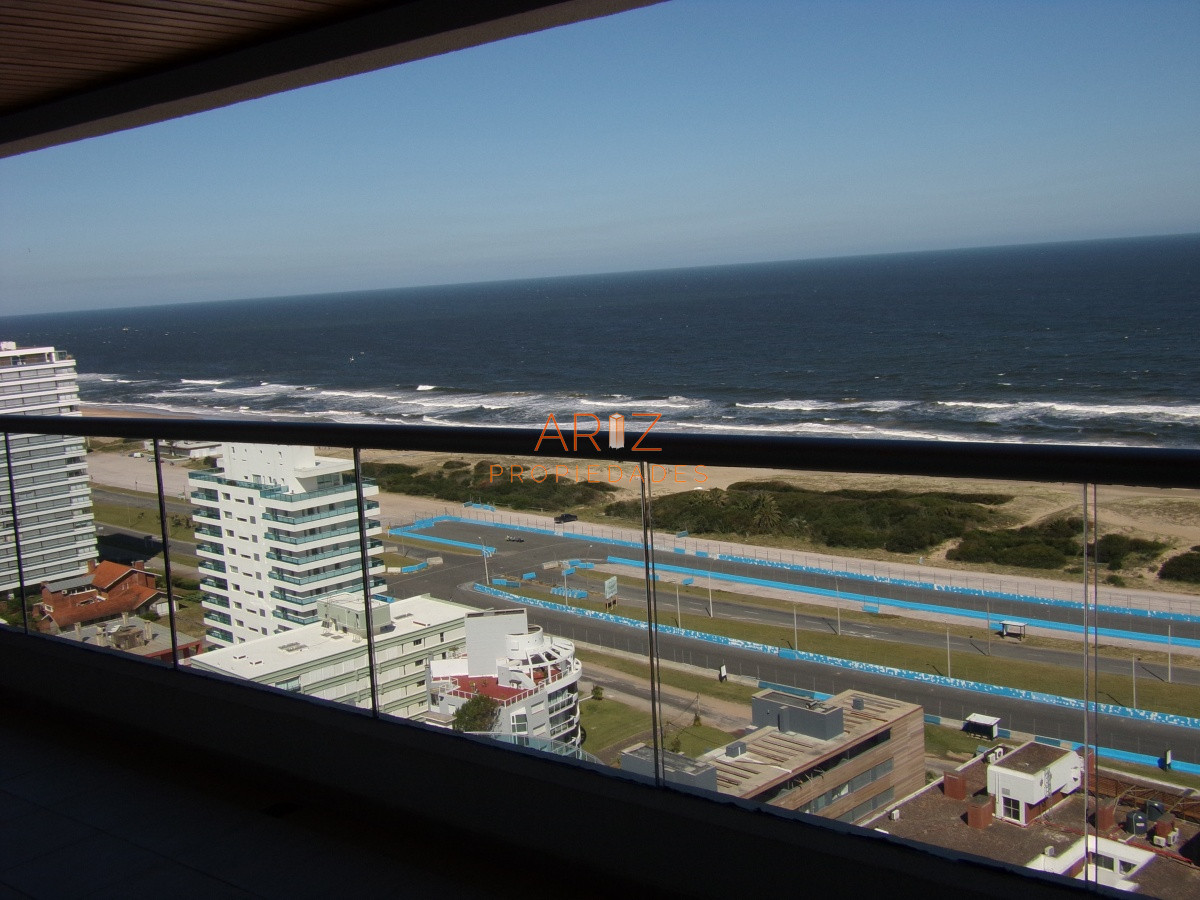 Apartamento ID.2160 - Hermoso apartamento con vista a Playa Brava GRANDES AMBIENTES 3 SUITES PUNTA DEL ESTE