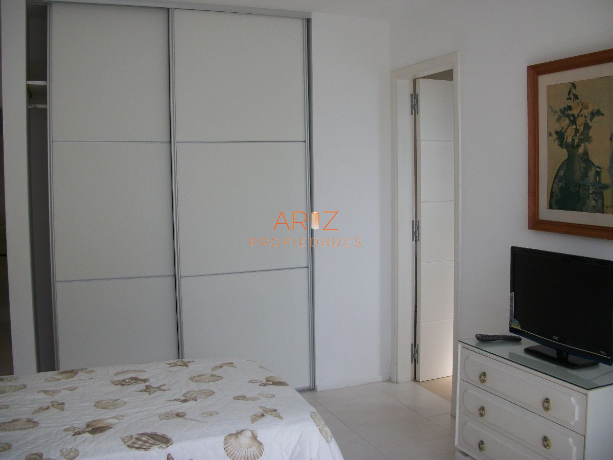 Apartamento ID.2348 - VENTA OPORTUNIDAD Apartamento, Playa Brava 3 dormitorios y 3 baños 