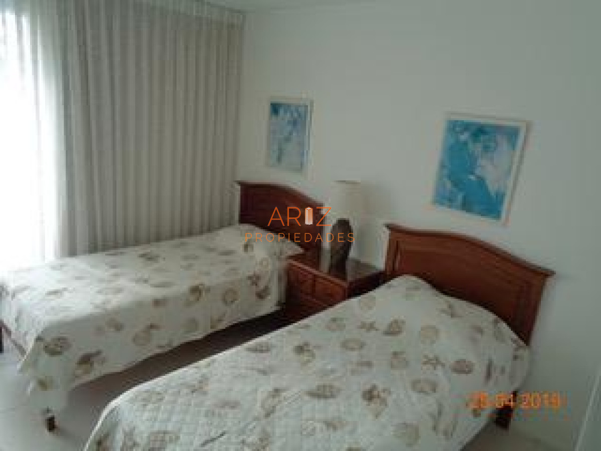 Apartamento ID.2348 - VENTA OPORTUNIDAD Apartamento, Playa Brava 3 dormitorios y 3 baños 