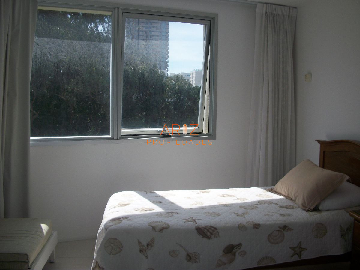 Apartamento ID.2348 - VENTA OPORTUNIDAD Apartamento, Playa Brava 3 dormitorios y 3 baños 