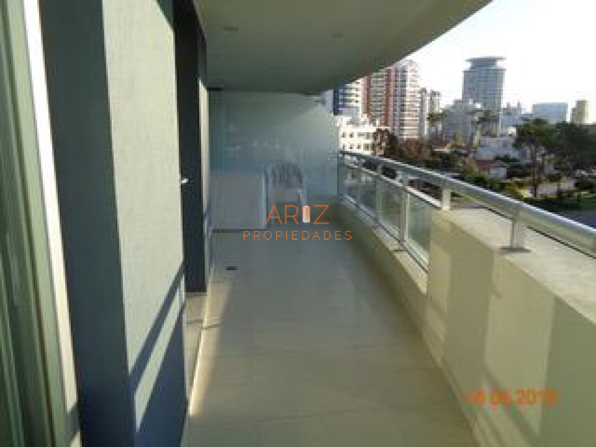 Apartamento ID.2348 - VENTA OPORTUNIDAD Apartamento, Playa Brava 3 dormitorios y 3 baños 