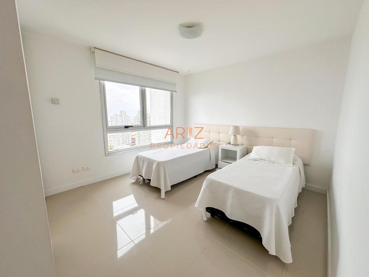 Apartamento ID.2144 - VENTA APARTAMENTO 3 DORMITORIOS 2 BAÑOS PUNTA DEL ESTE A PASOS DE LA BRAVA TODOS LOS SERVICIOS
