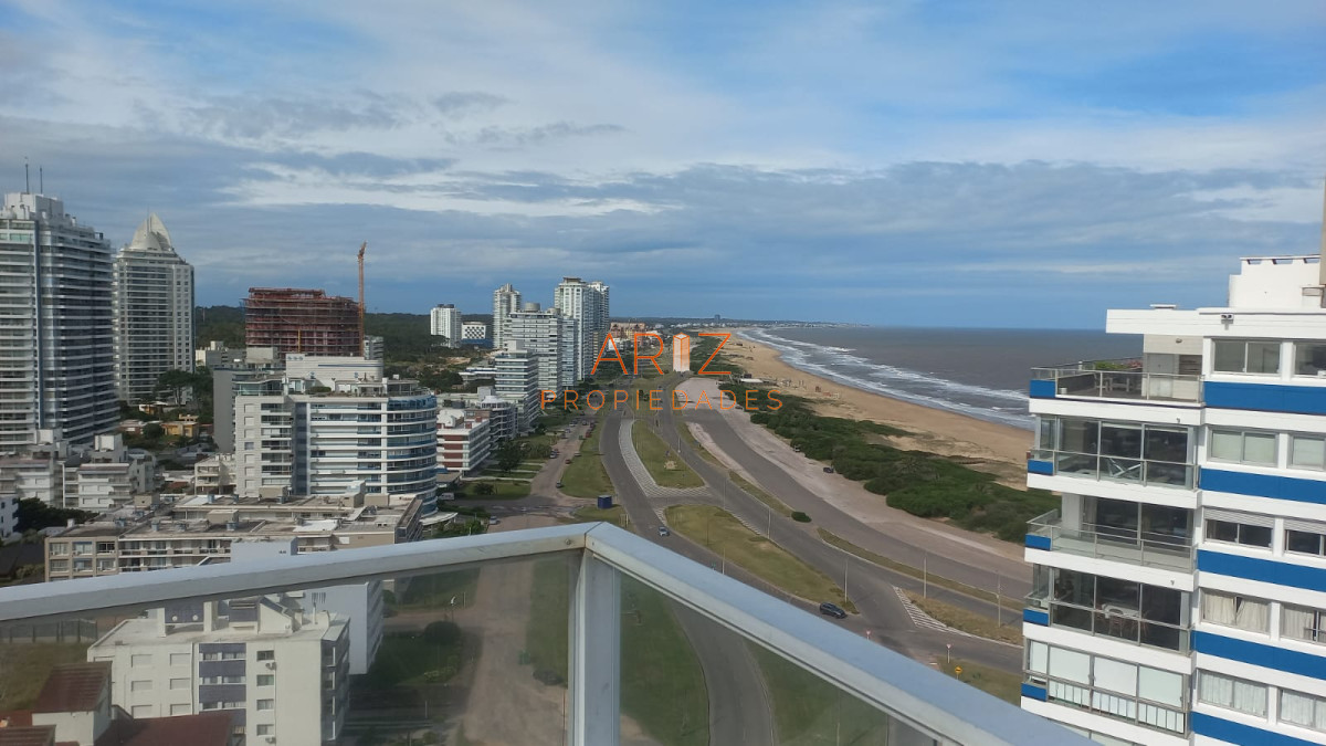 Apartamento ID.2268 - VENTA OPORTUNIDAD Pent House 2 dormitorios frente al mar Playa Brava