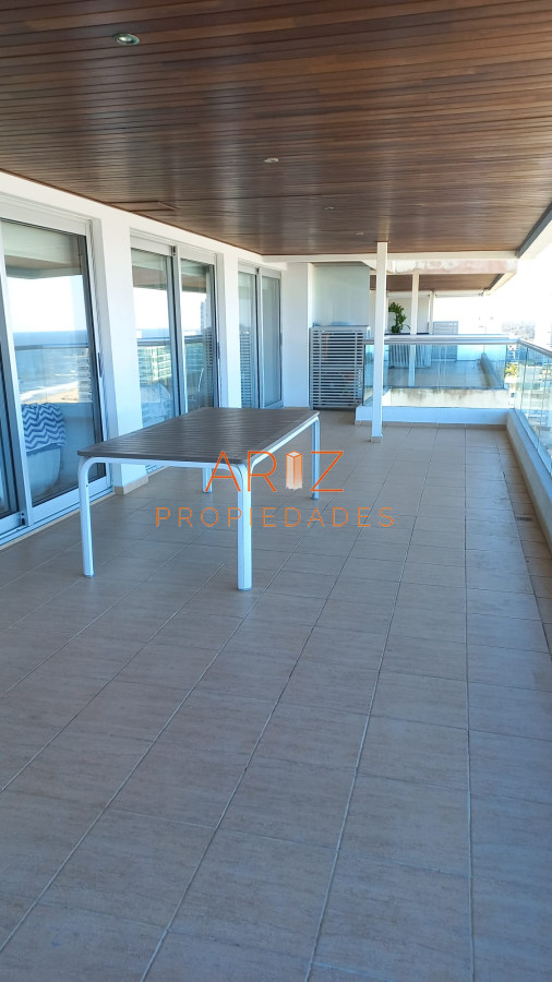 Apartamento ID.2160 - Hermoso apartamento con vista a Playa Brava GRANDES AMBIENTES 3 SUITES PUNTA DEL ESTE