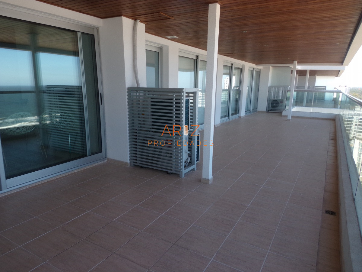 Apartamento ID.2160 - Hermoso apartamento con vista a Playa Brava GRANDES AMBIENTES 3 SUITES PUNTA DEL ESTE