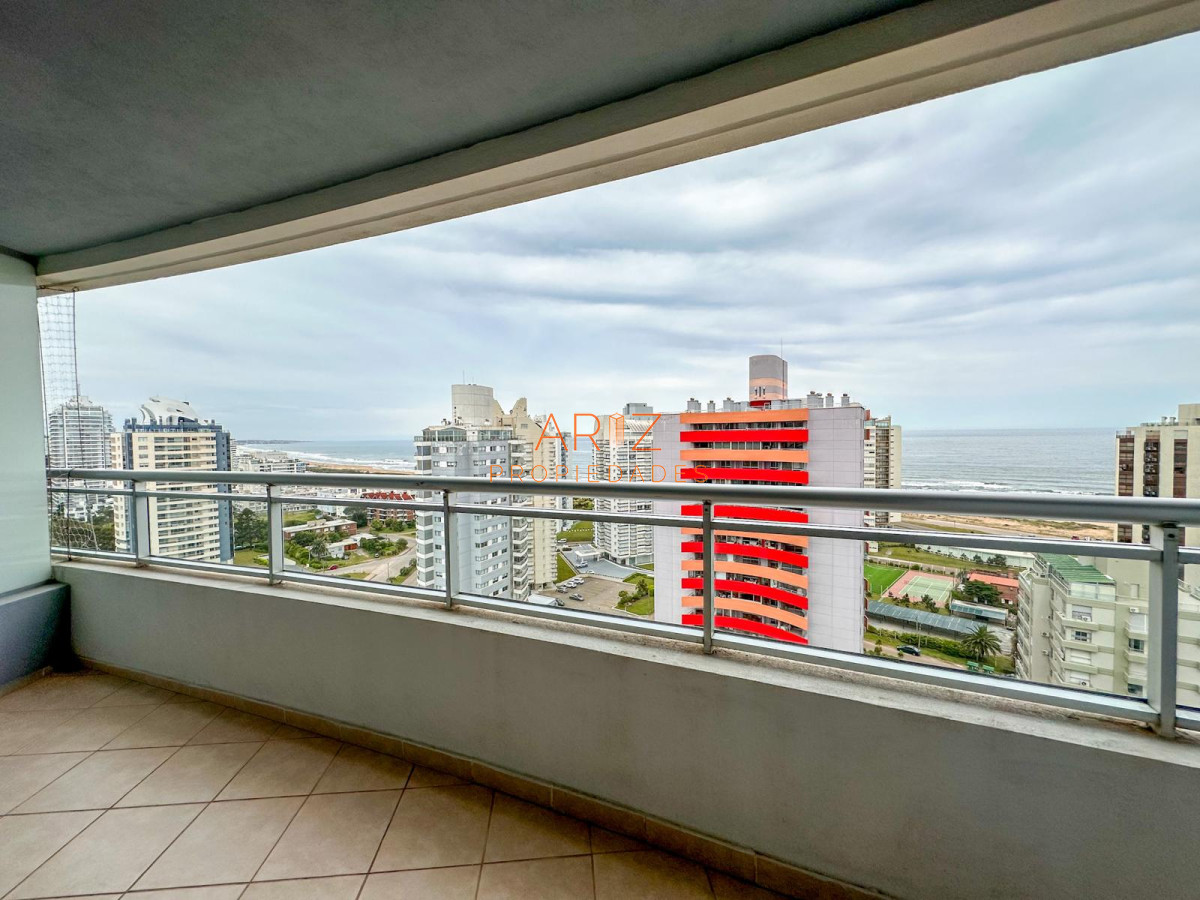 Apartamento ID.2144 - VENTA APARTAMENTO 3 DORMITORIOS 2 BAÑOS PUNTA DEL ESTE A PASOS DE LA BRAVA TODOS LOS SERVICIOS