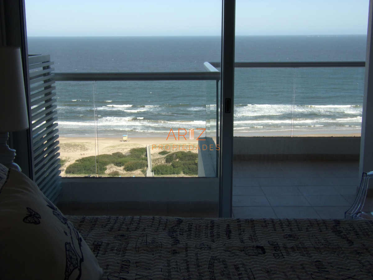 Apartamento ID.2160 - Hermoso apartamento con vista a Playa Brava GRANDES AMBIENTES 3 SUITES PUNTA DEL ESTE