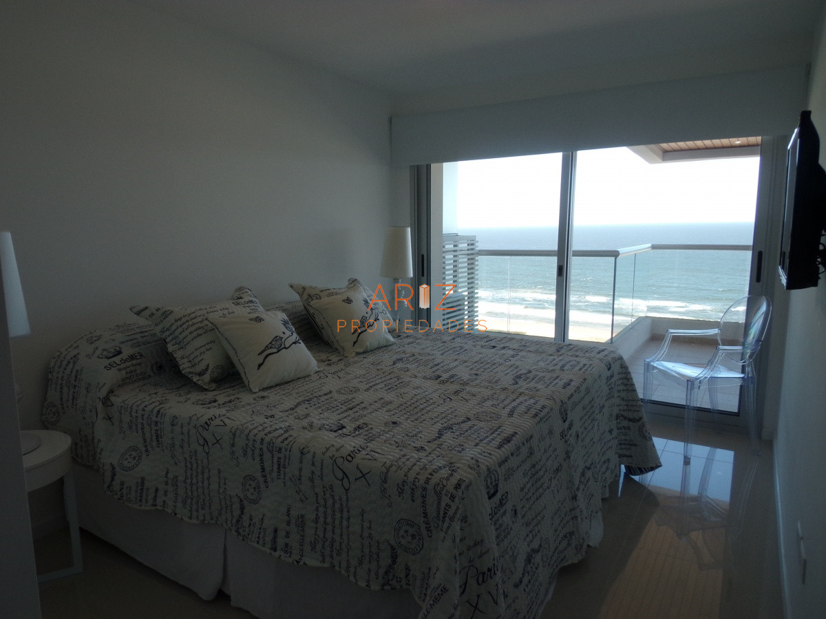 Apartamento ID.2160 - Hermoso apartamento con vista a Playa Brava GRANDES AMBIENTES 3 SUITES PUNTA DEL ESTE