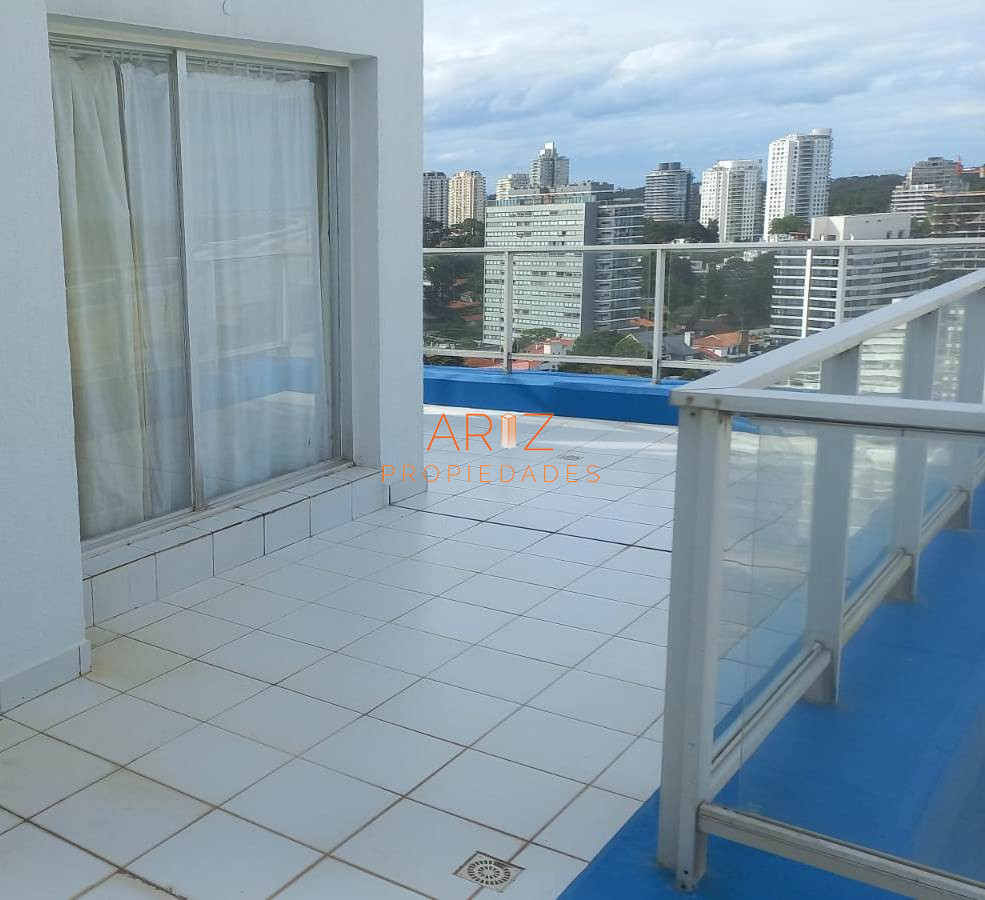 Apartamento ID.2268 - VENTA OPORTUNIDAD Pent House 2 dormitorios frente al mar Playa Brava