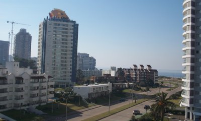 VENTA MUY BUEN PRECIO 2 DORMITORIOS Y MEDIO FOREST TOWER