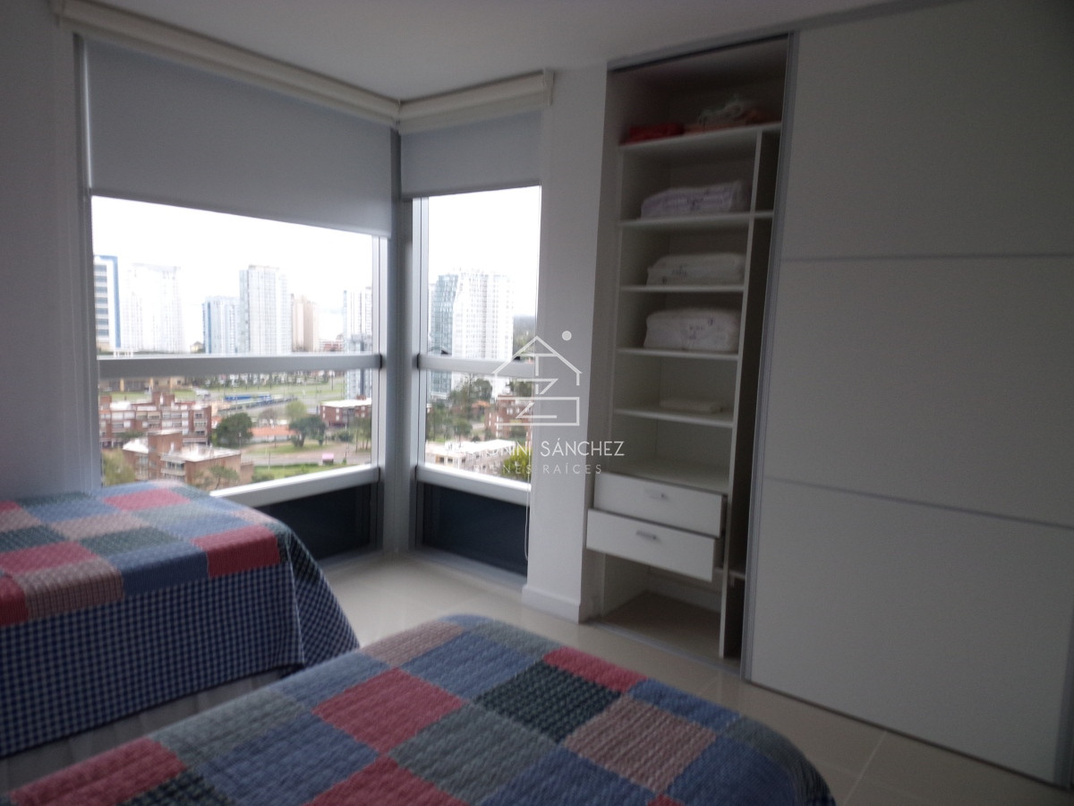 Apartamento ID.2420 - Venta Apartamento 3 Dormitorios Punta del Este 