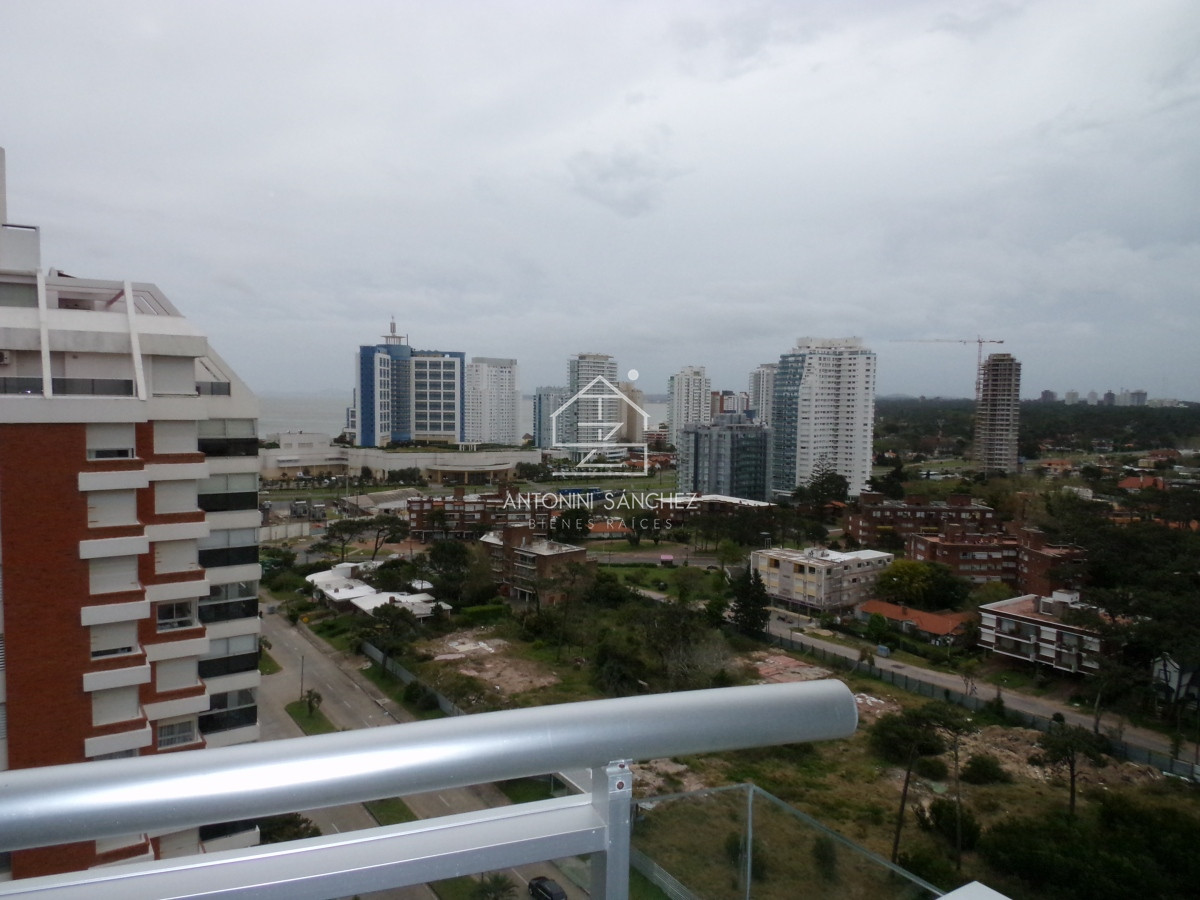 Apartamento ID.2420 - Venta Apartamento 3 Dormitorios Punta del Este 