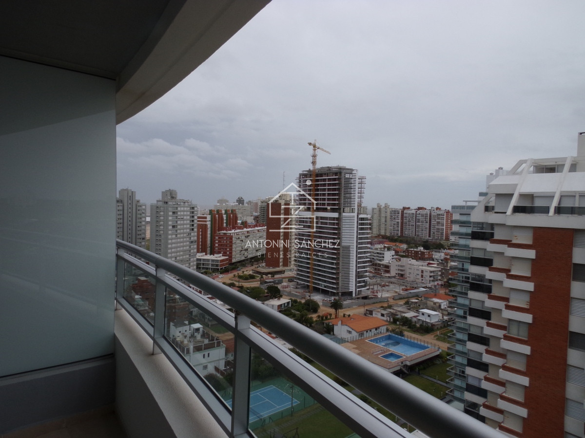 Apartamento ID.2420 - Venta Apartamento 3 Dormitorios Punta del Este 