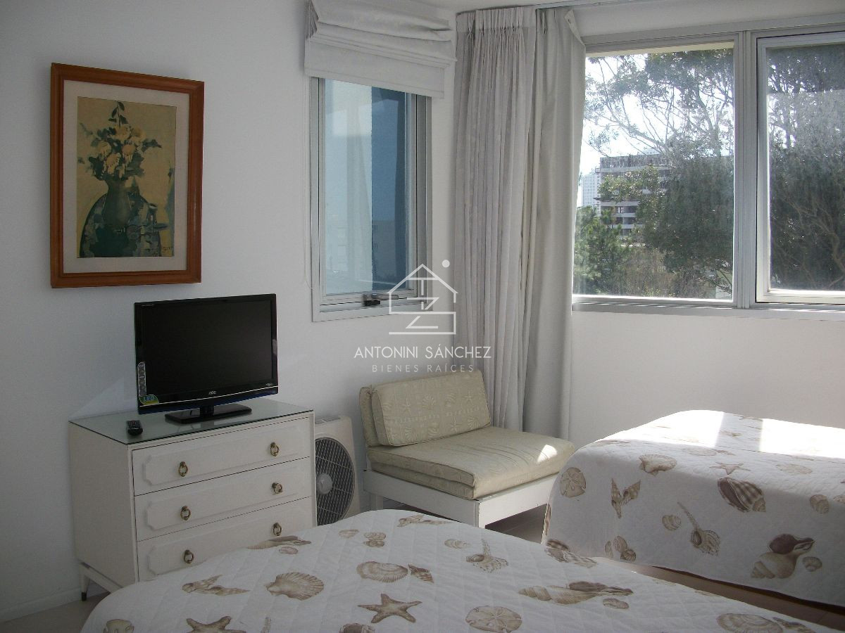Apartamento ID.2029 - Apartamento, Playa Brava 3 dormitorios y 3 baños 