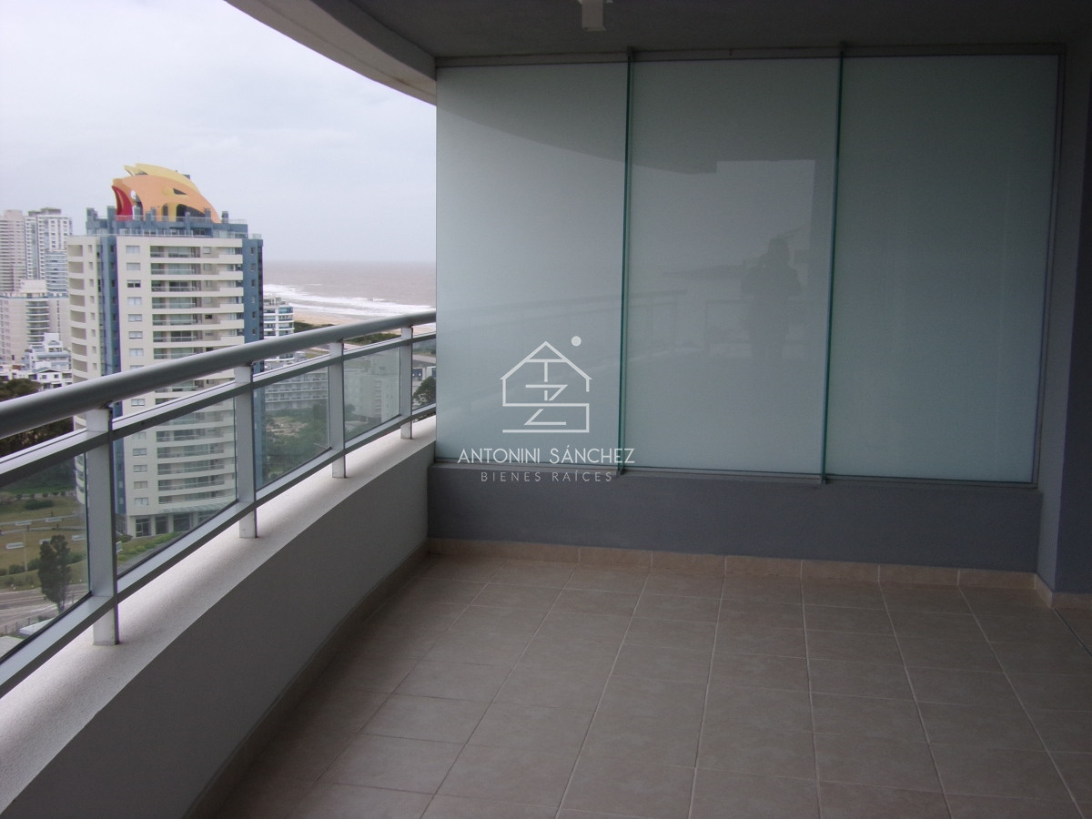 Apartamento ID.2420 - Venta Apartamento 3 Dormitorios Punta del Este 