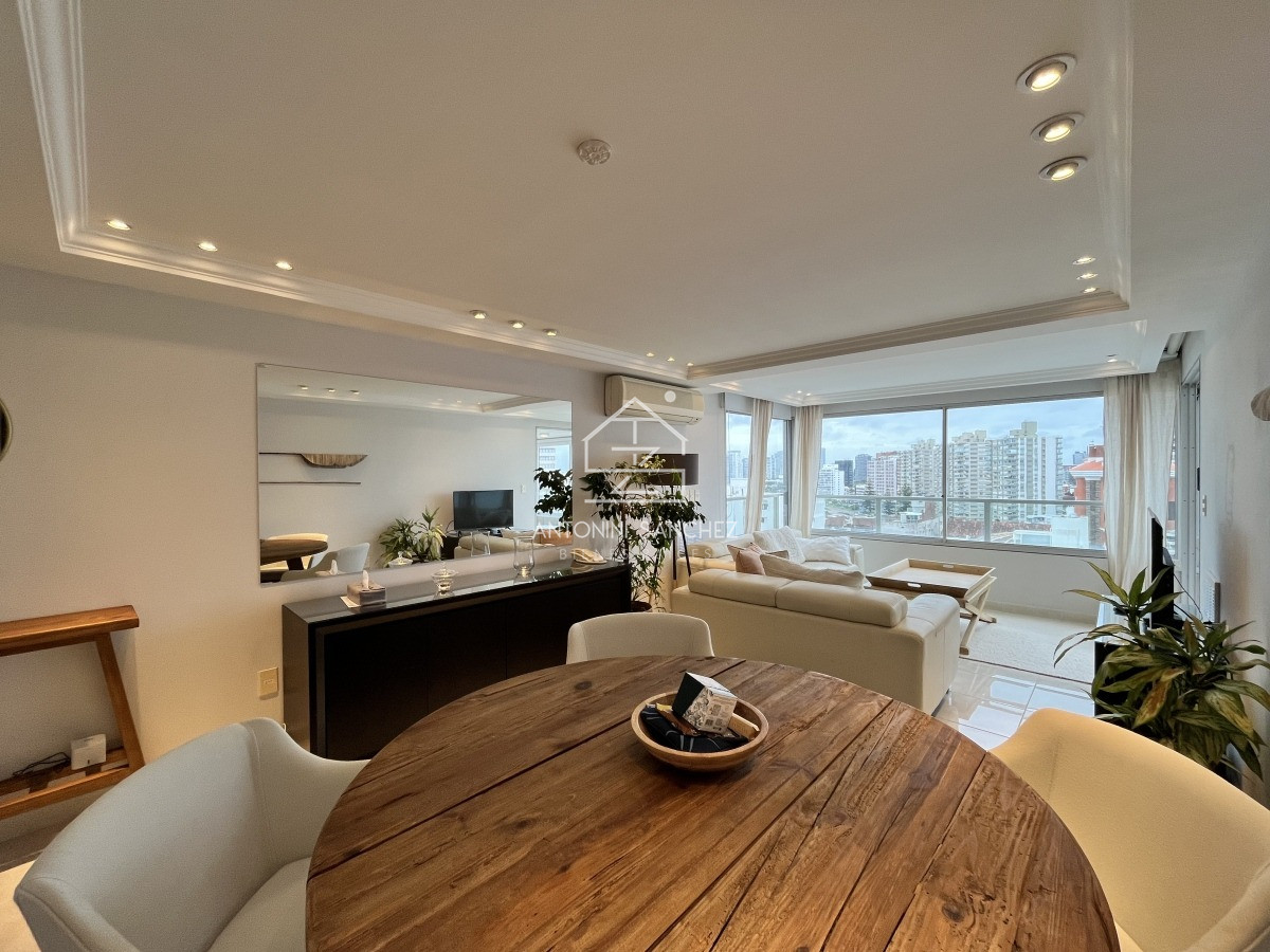 Apartamento ID.2437 - Venta Apartamento 2 Dormitorios Punta del Este