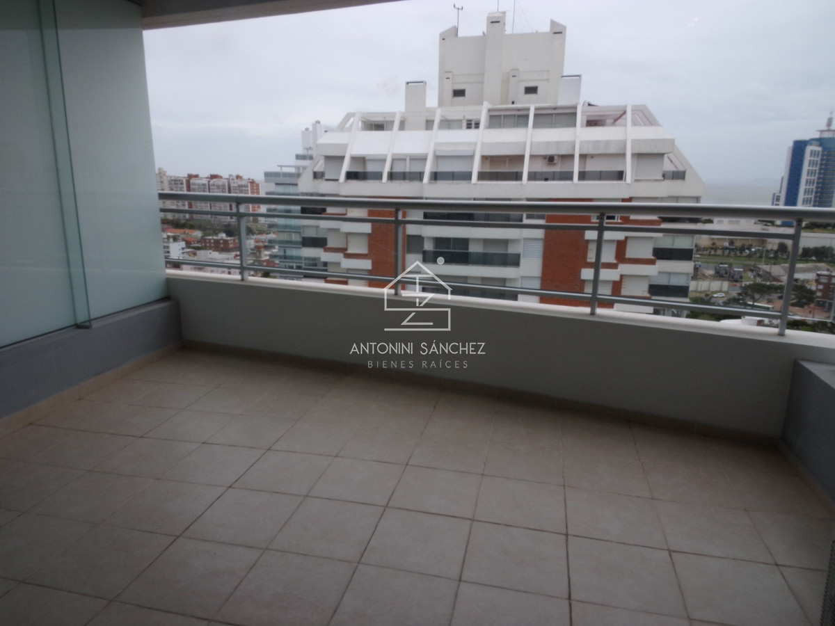 Apartamento ID.2420 - Venta Apartamento 3 Dormitorios Punta del Este 