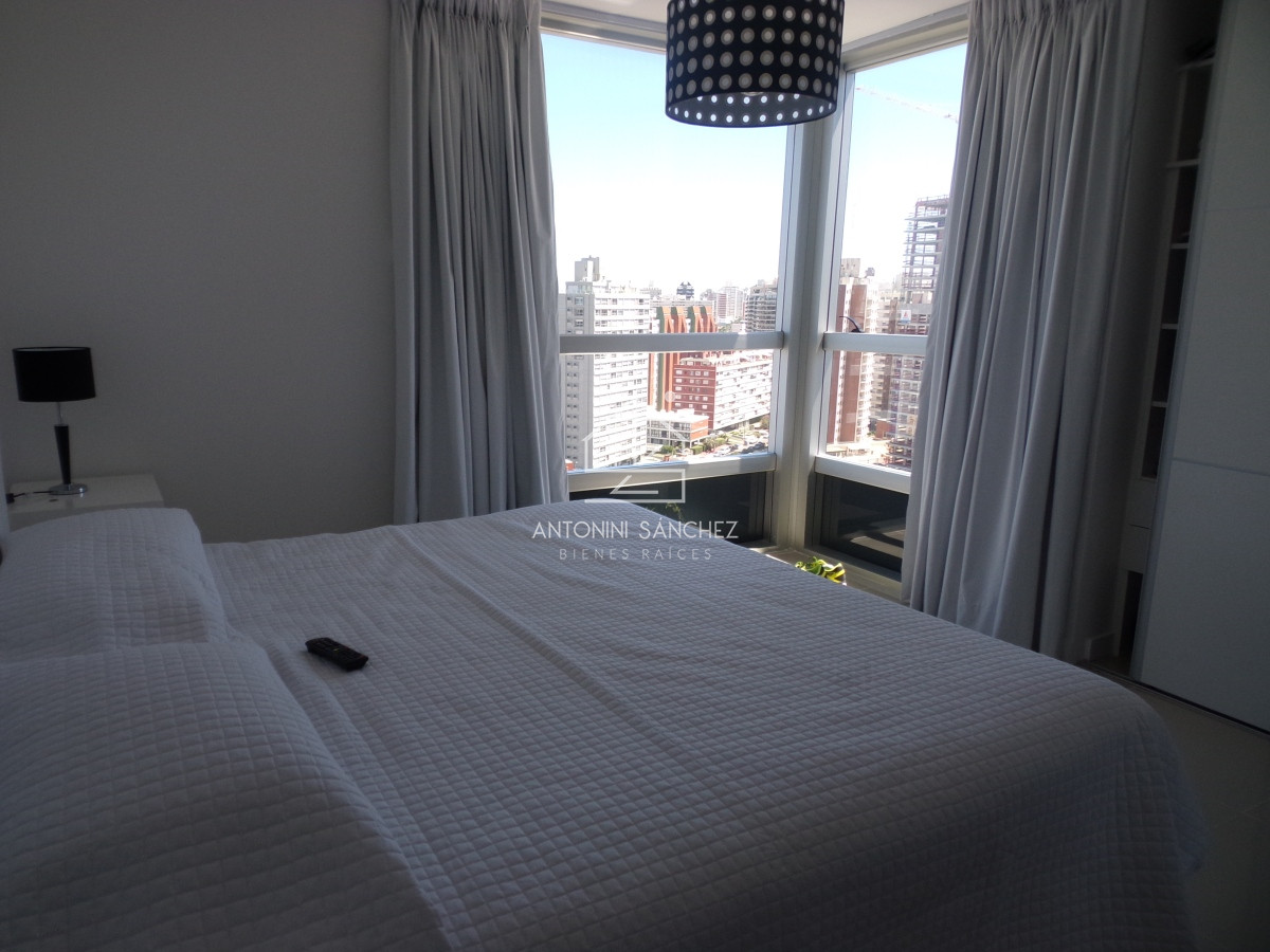 Apartamento ID.2420 - Venta Apartamento 3 Dormitorios Punta del Este 
