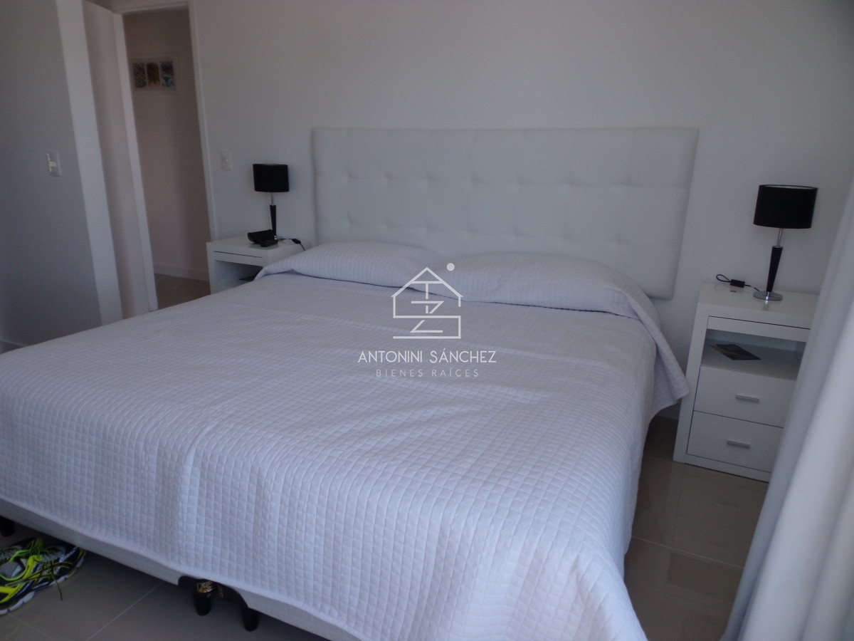 Apartamento ID.2420 - Venta Apartamento 3 Dormitorios Punta del Este 