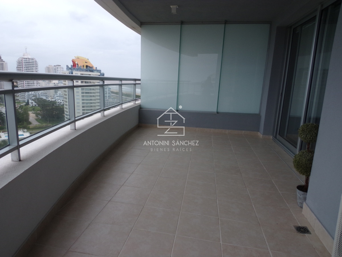 Apartamento ID.2420 - Venta Apartamento 3 Dormitorios Punta del Este 