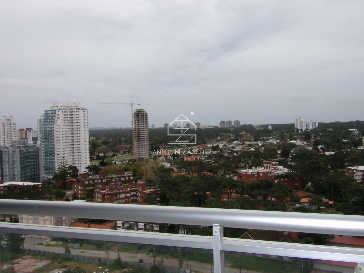 Apartamento ID.2420 - Venta Apartamento 3 Dormitorios Punta del Este 