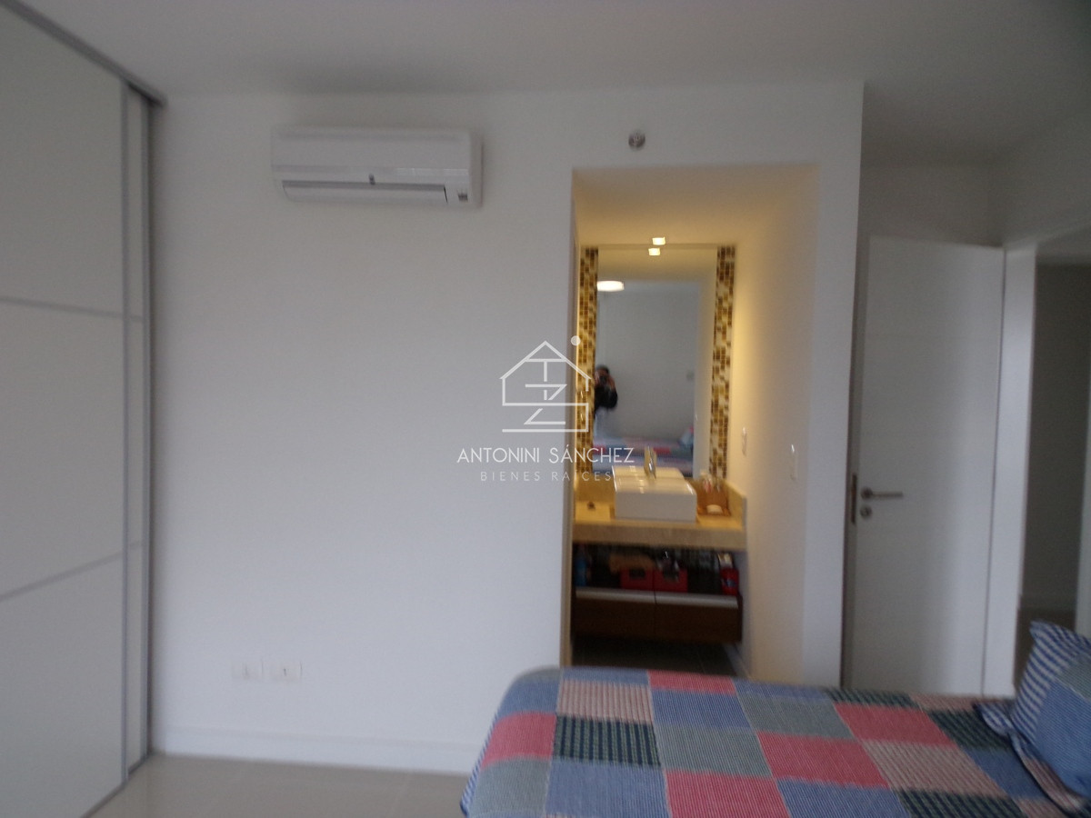 Apartamento ID.2420 - Venta Apartamento 3 Dormitorios Punta del Este 