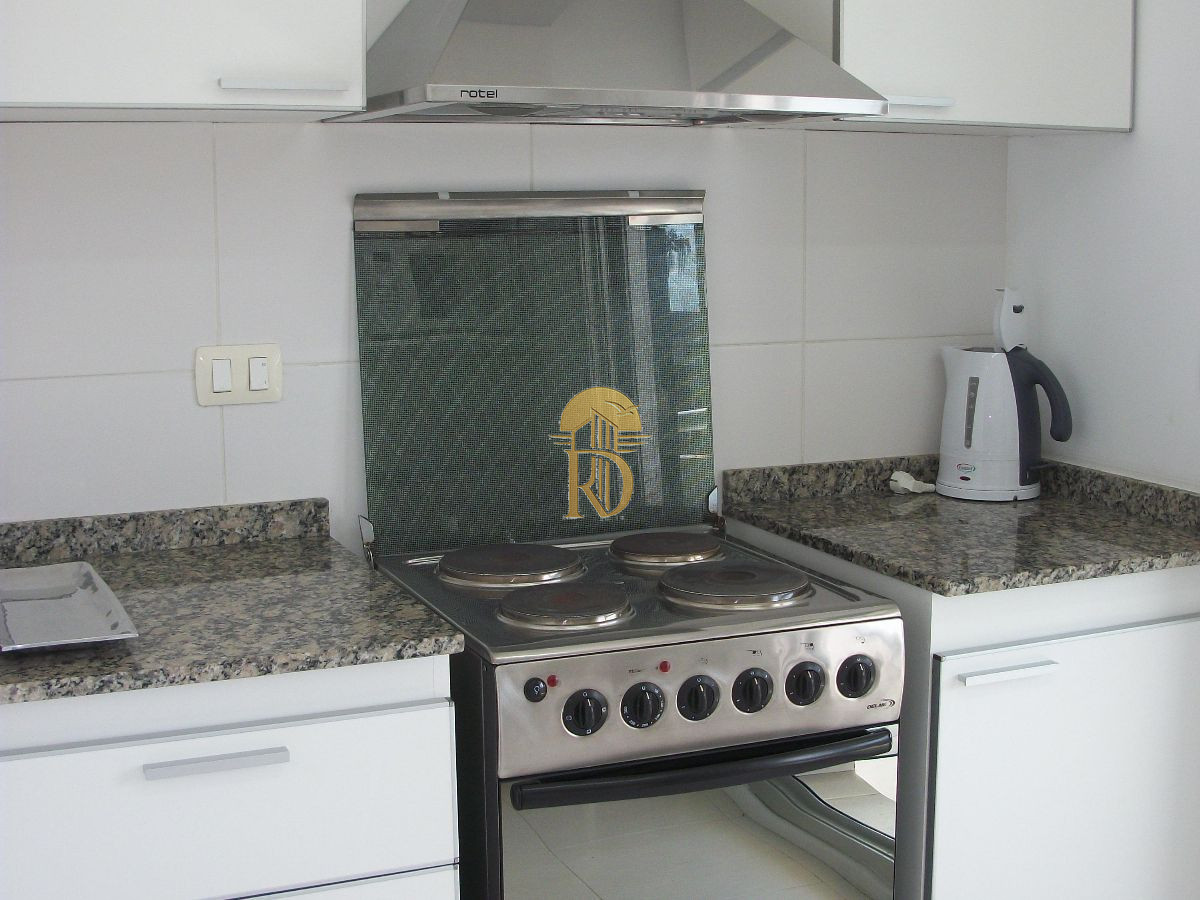 Apartamento en Playa Brava de 2 dormitorios y dependencia -id-81-13