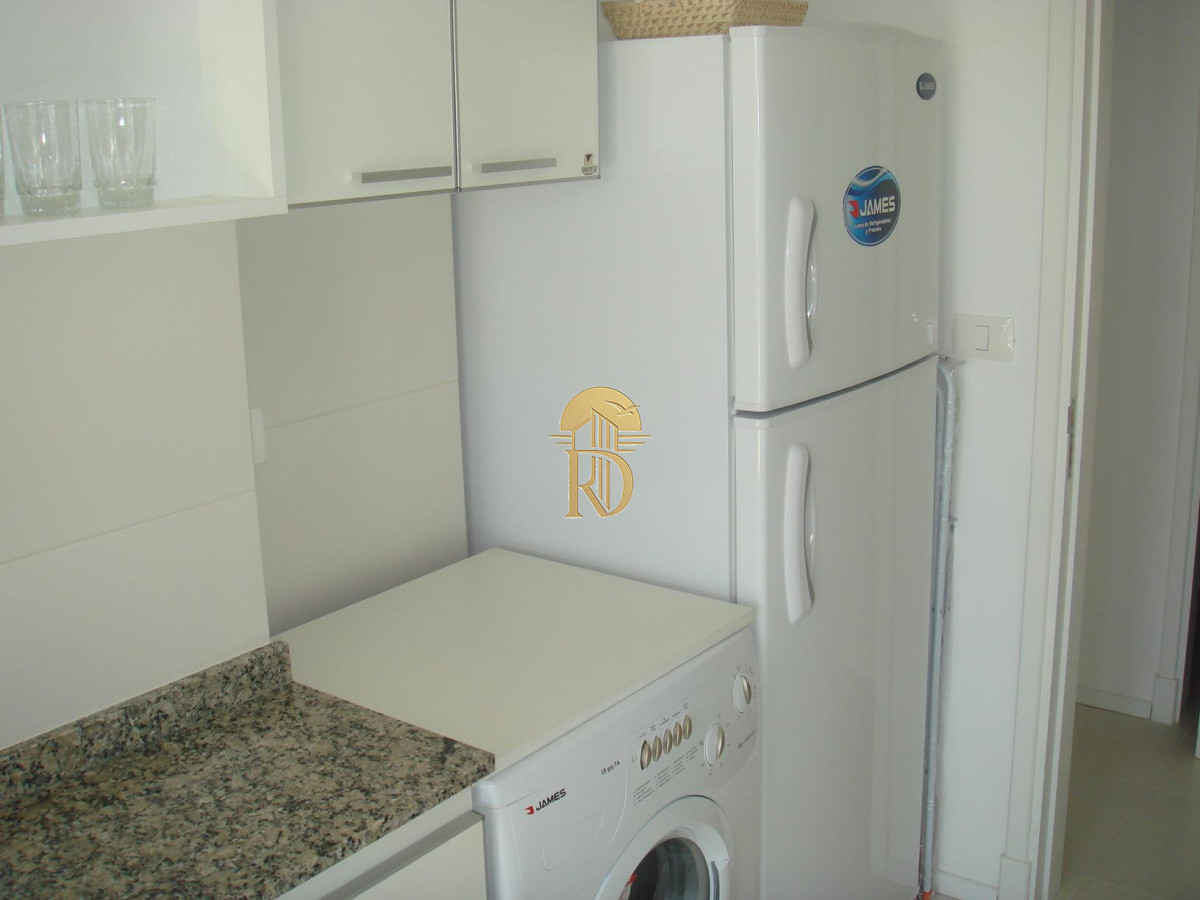 Apartamento en Playa Brava de 2 dormitorios y dependencia -id-81-14