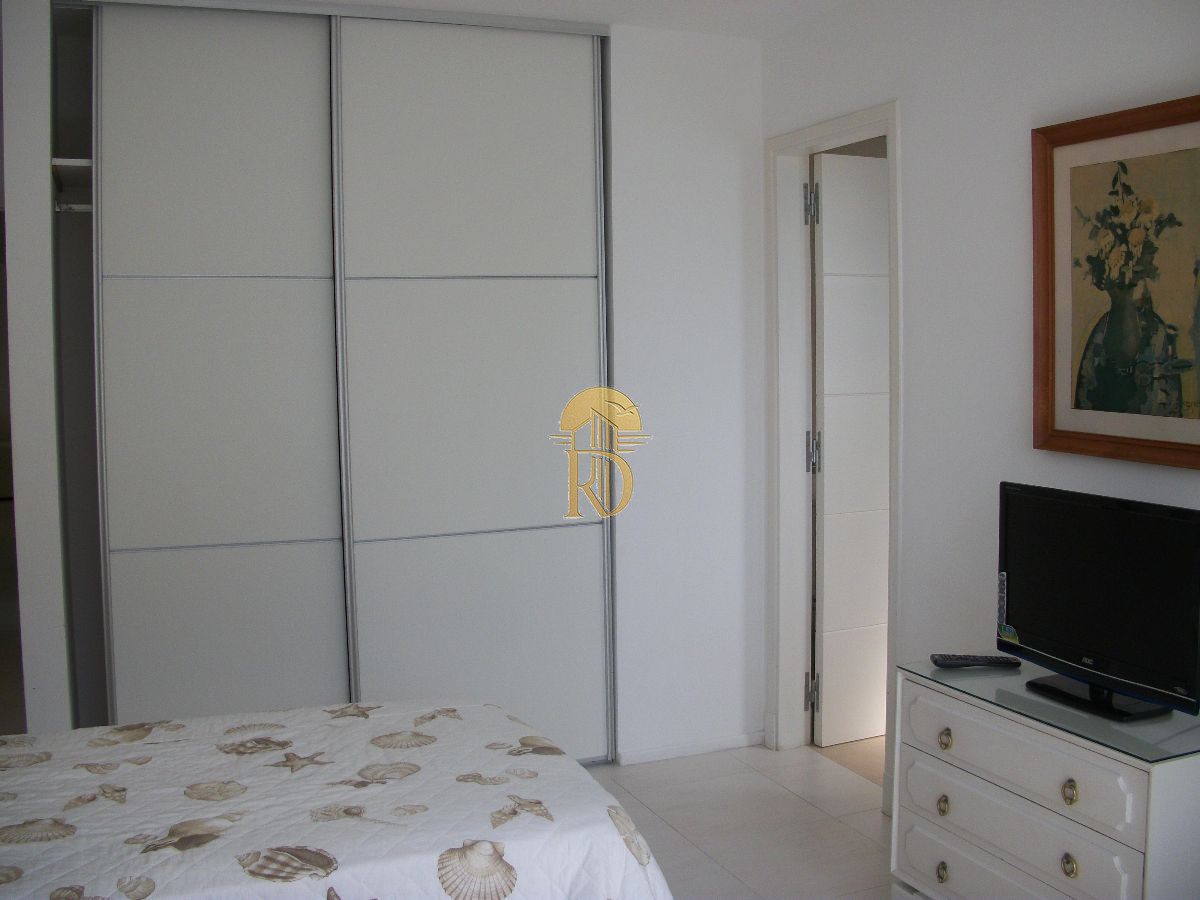 Apartamento en Playa Brava de 2 dormitorios y dependencia -id-81-19